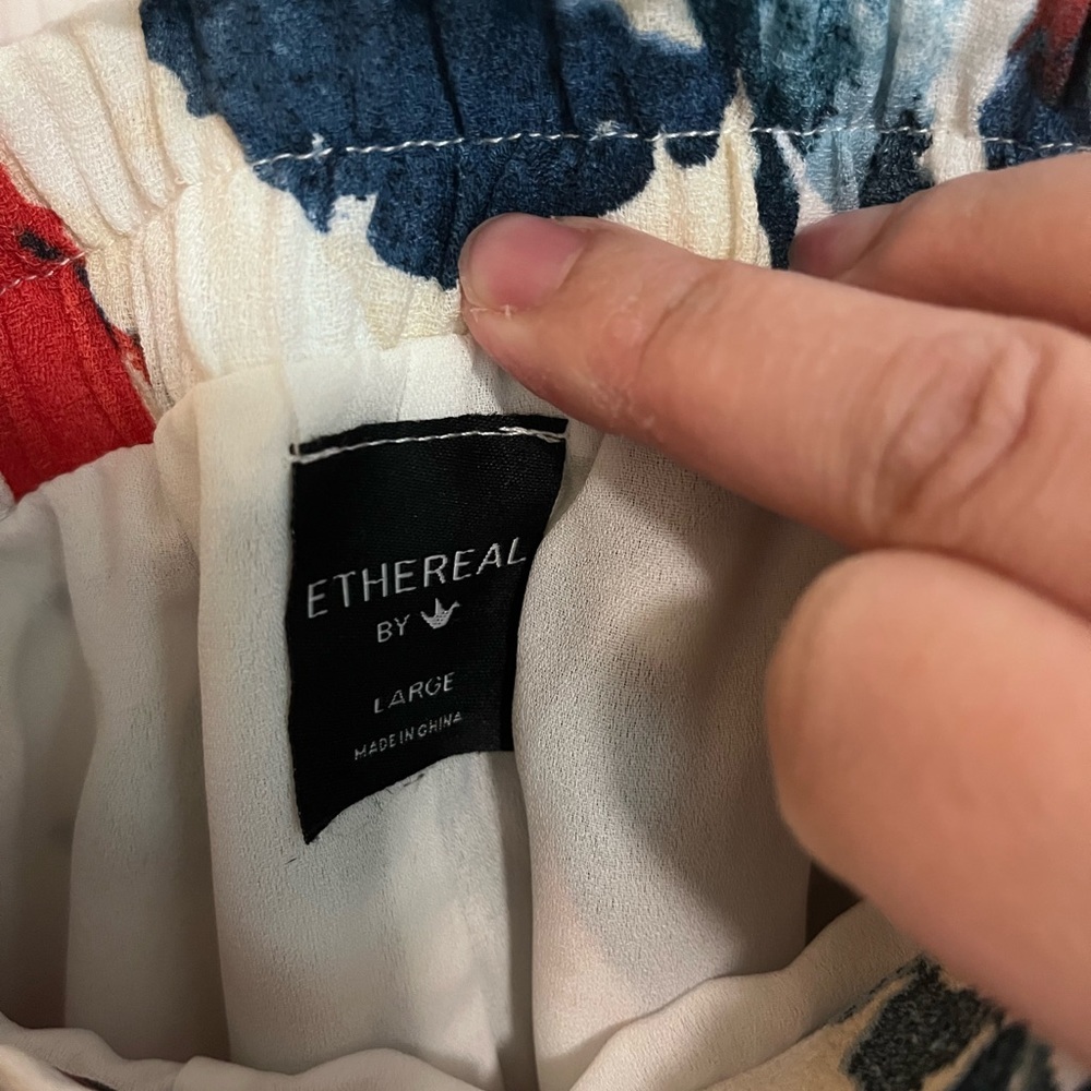 Flowy abstract shorts - Picture 3 of 4